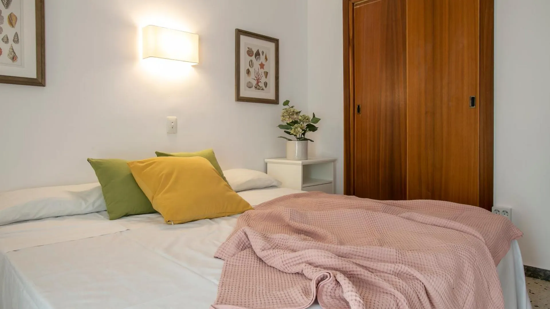 Cozy Apartment 50 Meters Beach Calafell